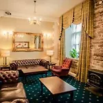 Isaacs Hotel 3*