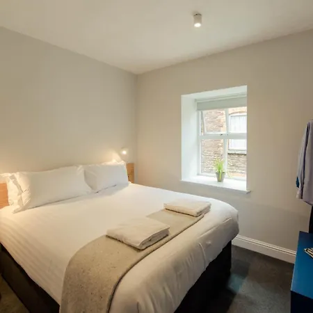 Isaacs Hotel 3*