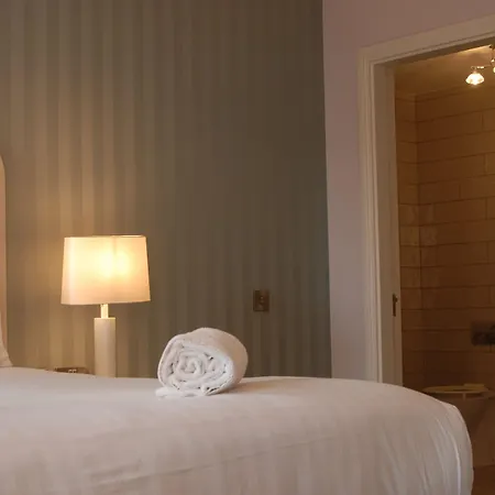 Hotel Isaacs