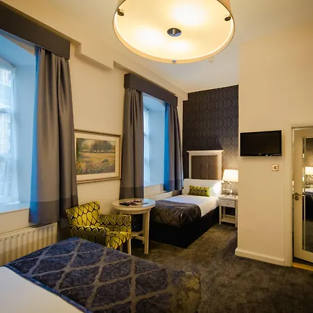 Isaacs Hotel 3*