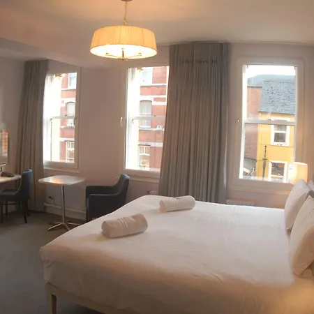 Isaacs Hotel 3*