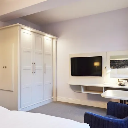 Isaacs Hotel 3*