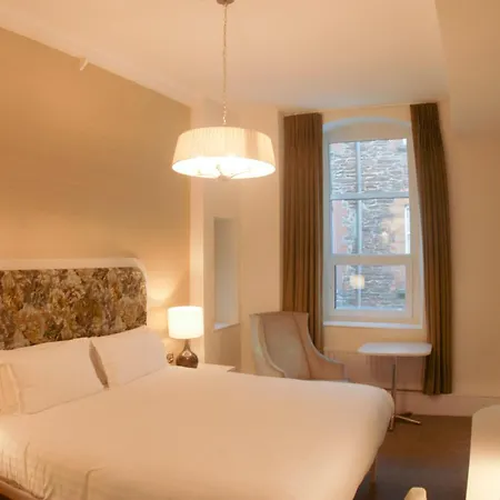 Hotel Isaacs