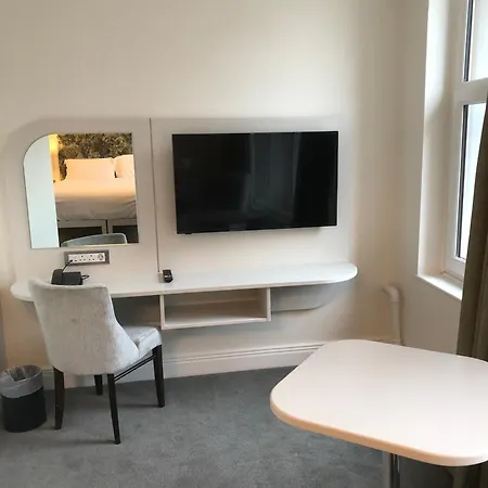 Isaacs Hotel 3*