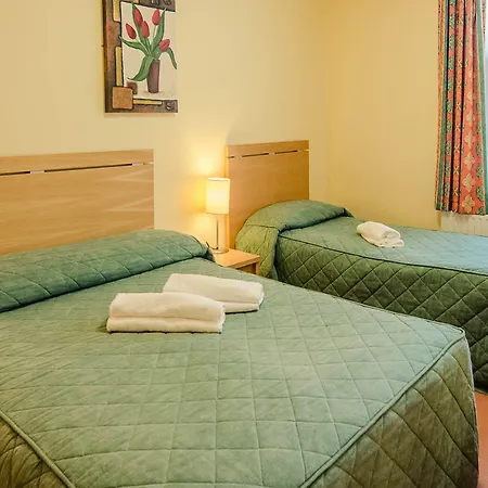 Isaacs Hotel 3*