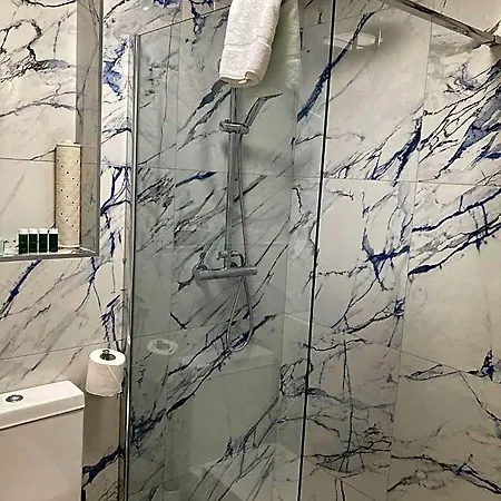 Hotel Isaacs 3*