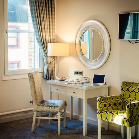Hotel Isaacs 3*