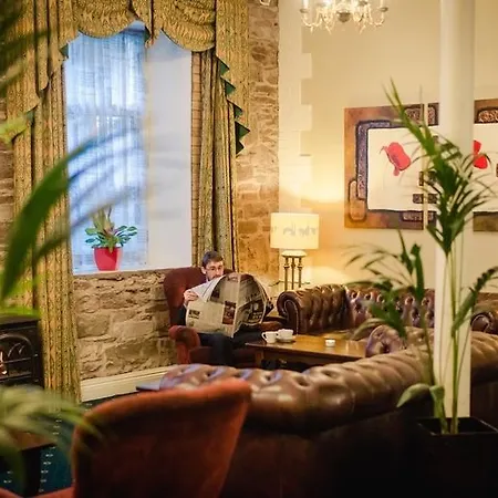 Isaacs Hotel