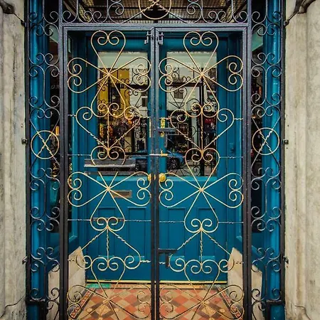 Isaacs Hotel