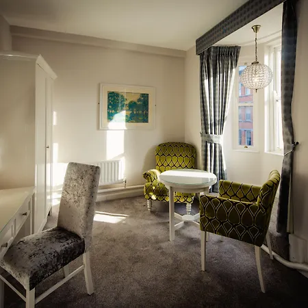 Hotel Isaacs 3*