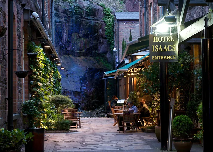 Isaacs Отель 3*